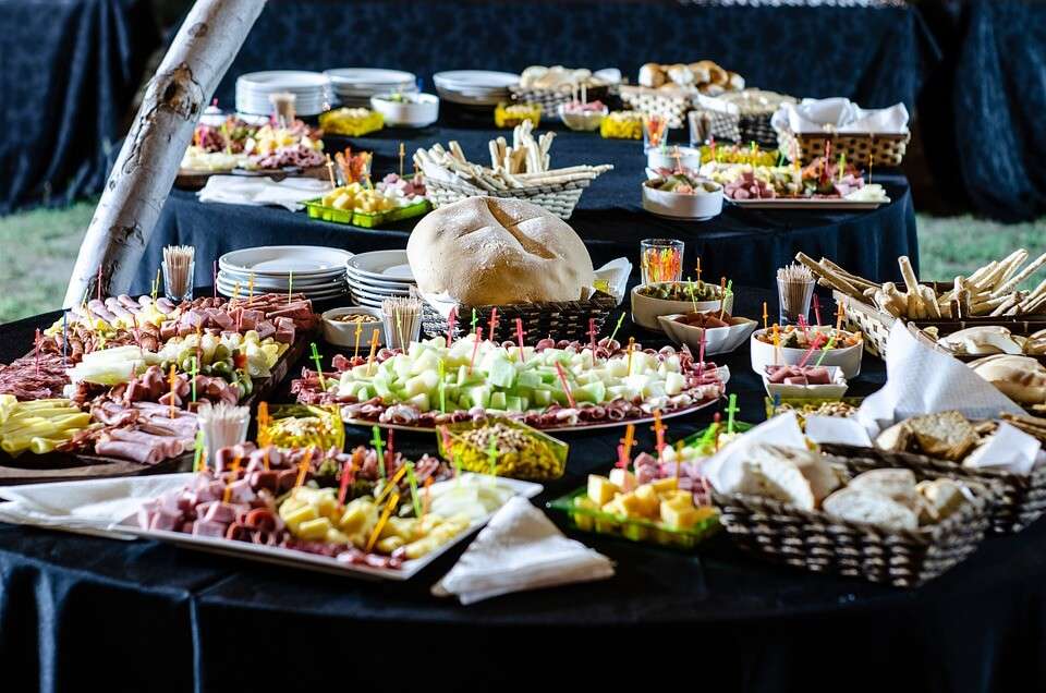 Affordable Eats: Wedding Reception Food Ideas on a Budget